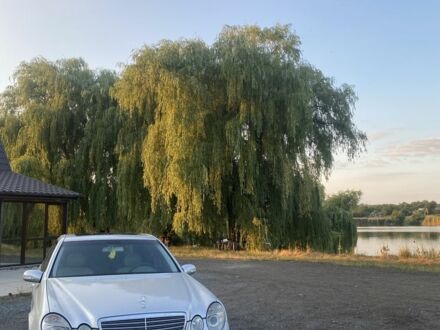 Серый Мерседес 200, объемом двигателя 1.8 л и пробегом 230 тыс. км за 4700 $, фото 1 на Automoto.ua