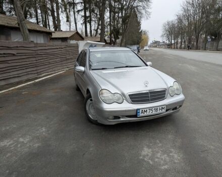 Сірий Мерседес 200, об'ємом двигуна 2.1 л та пробігом 316 тис. км за 5500 $, фото 1 на Automoto.ua