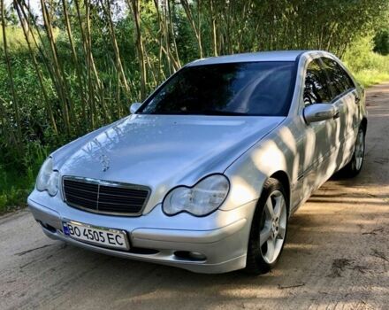 Сірий Мерседес 200, об'ємом двигуна 2.1 л та пробігом 300 тис. км за 3700 $, фото 1 на Automoto.ua