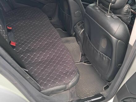 Серый Мерседес 200, объемом двигателя 2 л и пробегом 336 тыс. км за 7000 $, фото 1 на Automoto.ua