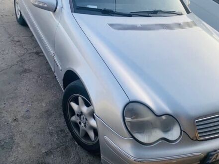 Мерседес 200 2003 у Києві на Automoto.ua Сірий Мерседес 200, об'ємом двигуна 2 л та пробігом 100 тис. км за 2500 $, фото 1 на Automoto.ua