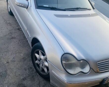 Сірий Мерседес 200, об'ємом двигуна 2 л та пробігом 100 тис. км за 2500 $, фото 1 на Automoto.ua