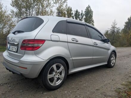 Серый Мерседес 200, объемом двигателя 2 л и пробегом 332 тыс. км за 6500 $, фото 1 на Automoto.ua