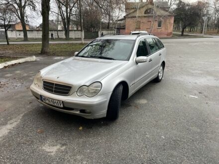 Серый Мерседес 200, объемом двигателя 2.1 л и пробегом 350 тыс. км за 2700 $, фото 1 на Automoto.ua