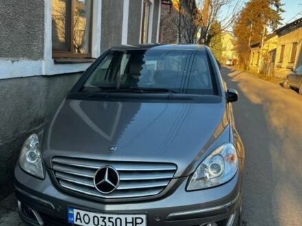 Серый Мерседес 200, объемом двигателя 2 л и пробегом 200 тыс. км за 7000 $, фото 1 на Automoto.ua