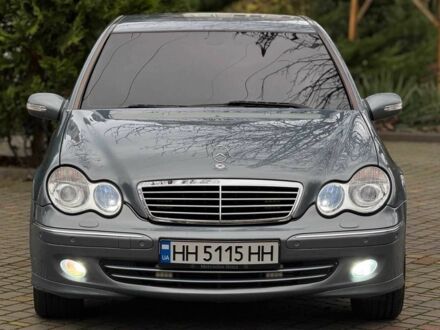 Серый Мерседес 200, объемом двигателя 2.1 л и пробегом 260 тыс. км за 8500 $, фото 1 на Automoto.ua
