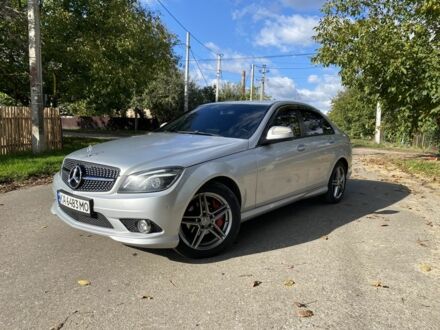 Серый Мерседес 200, объемом двигателя 2.1 л и пробегом 320 тыс. км за 9000 $, фото 1 на Automoto.ua