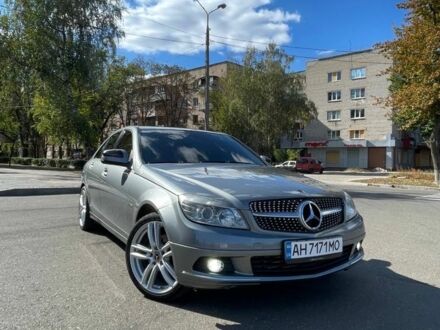 Серый Мерседес 200, объемом двигателя 2.1 л и пробегом 500 тыс. км за 7500 $, фото 1 на Automoto.ua