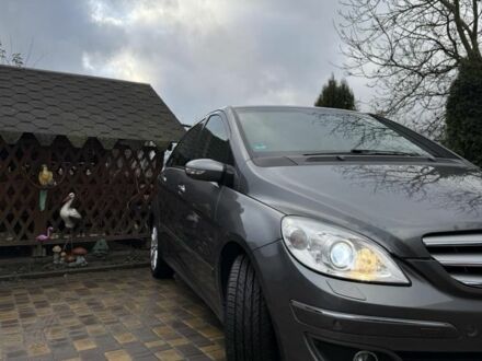 Серый Мерседес 200, объемом двигателя 2 л и пробегом 233 тыс. км за 7000 $, фото 1 на Automoto.ua
