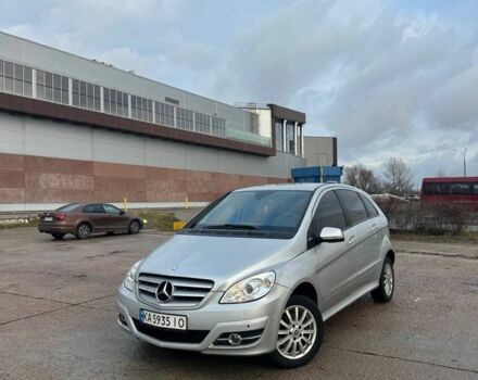 Серый Мерседес 200, объемом двигателя 2 л и пробегом 230 тыс. км за 6459 $, фото 1 на Automoto.ua