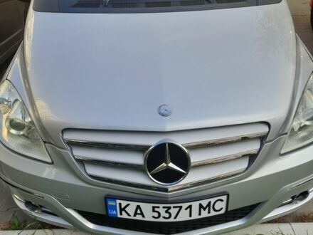 Мерседес 200 2009 у Києві на Automoto.ua Сірий Мерседес 200, об'ємом двигуна 2 л та пробігом 64 тис. км за 9950 $, фото 1 на Automoto.ua