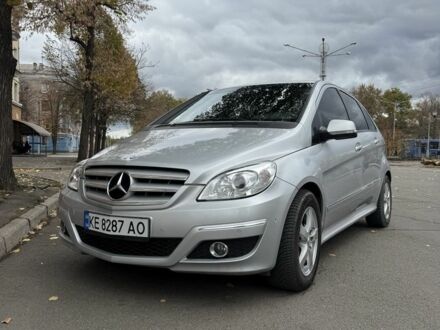 Серый Мерседес 200, объемом двигателя 2 л и пробегом 313 тыс. км за 7900 $, фото 1 на Automoto.ua