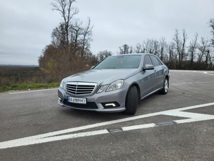 Серый Мерседес 200, объемом двигателя 2.1 л и пробегом 320 тыс. км за 13600 $, фото 1 на Automoto.ua