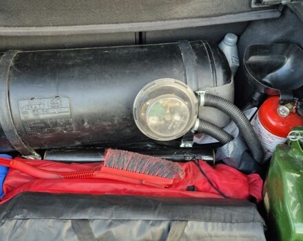 Синий Мерседес 200, объемом двигателя 2 л и пробегом 249 тыс. км за 4200 $, фото 7 на Automoto.ua