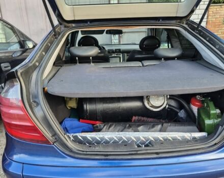 Синий Мерседес 200, объемом двигателя 2 л и пробегом 249 тыс. км за 4200 $, фото 6 на Automoto.ua