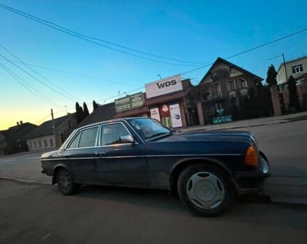 Синий Мерседес 200, объемом двигателя 2 л и пробегом 57 тыс. км за 1750 $, фото 1 на Automoto.ua