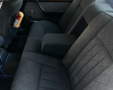 Синий Мерседес 200, объемом двигателя 2 л и пробегом 385 тыс. км за 1600 $, фото 4 на Automoto.ua