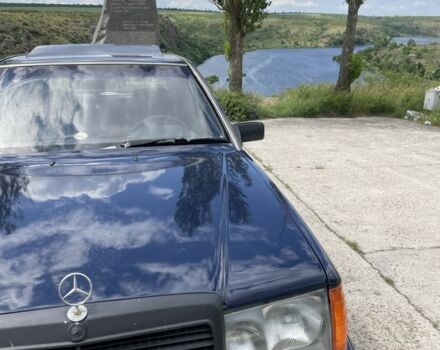 Синий Мерседес 200, объемом двигателя 2 л и пробегом 385 тыс. км за 1600 $, фото 9 на Automoto.ua