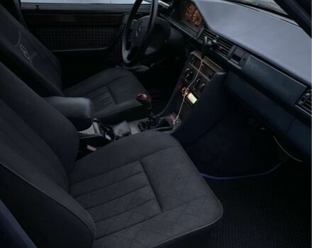 Синий Мерседес 200, объемом двигателя 2 л и пробегом 385 тыс. км за 1600 $, фото 2 на Automoto.ua