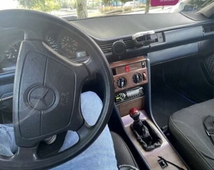 Синий Мерседес 200, объемом двигателя 2 л и пробегом 385 тыс. км за 1600 $, фото 3 на Automoto.ua