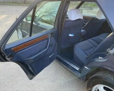 Синий Мерседес 200, объемом двигателя 2 л и пробегом 345 тыс. км за 1300 $, фото 10 на Automoto.ua