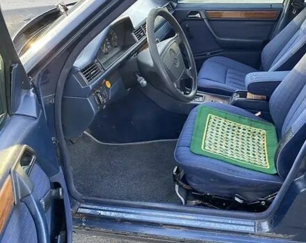 Синий Мерседес 200, объемом двигателя 2 л и пробегом 345 тыс. км за 1300 $, фото 8 на Automoto.ua