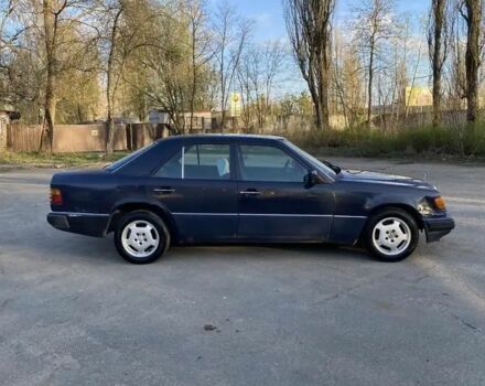 Синий Мерседес 200, объемом двигателя 2 л и пробегом 345 тыс. км за 1300 $, фото 3 на Automoto.ua