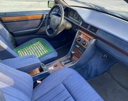 Синий Мерседес 200, объемом двигателя 2 л и пробегом 345 тыс. км за 1300 $, фото 13 на Automoto.ua