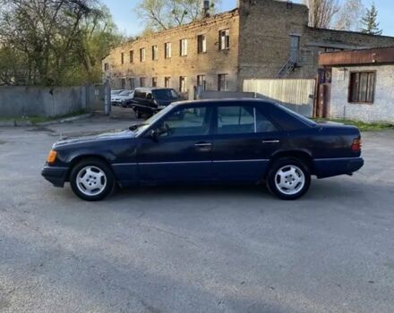 Синий Мерседес 200, объемом двигателя 2 л и пробегом 345 тыс. км за 1300 $, фото 2 на Automoto.ua