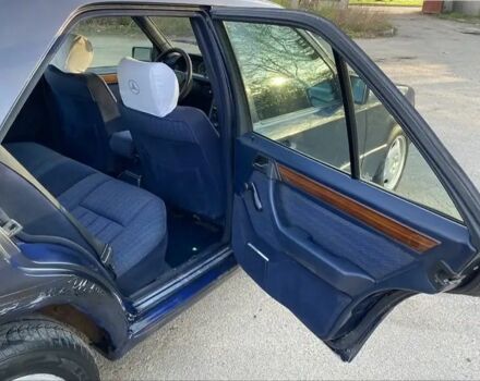Синий Мерседес 200, объемом двигателя 2 л и пробегом 345 тыс. км за 1300 $, фото 14 на Automoto.ua