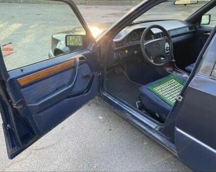 Синий Мерседес 200, объемом двигателя 2 л и пробегом 345 тыс. км за 1300 $, фото 7 на Automoto.ua