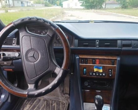 Синий Мерседес 200, объемом двигателя 2 л и пробегом 600 тыс. км за 2400 $, фото 6 на Automoto.ua