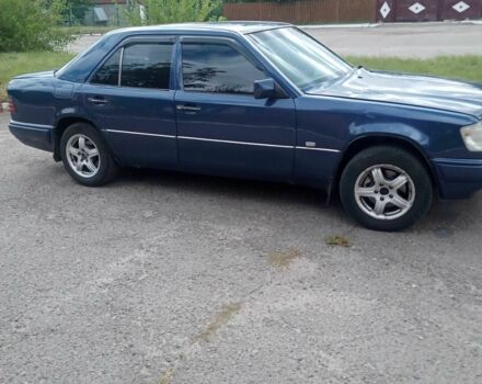 Синий Мерседес 200, объемом двигателя 2 л и пробегом 600 тыс. км за 2400 $, фото 1 на Automoto.ua