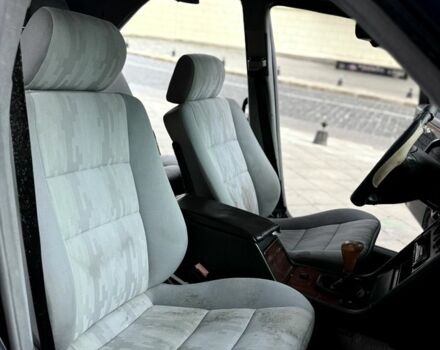 Синий Мерседес 200, объемом двигателя 1.8 л и пробегом 300 тыс. км за 1400 $, фото 6 на Automoto.ua