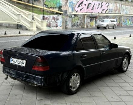 Синий Мерседес 200, объемом двигателя 1.8 л и пробегом 300 тыс. км за 1400 $, фото 5 на Automoto.ua