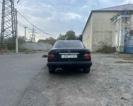 Синий Мерседес 200, объемом двигателя 2 л и пробегом 536 тыс. км за 2950 $, фото 4 на Automoto.ua
