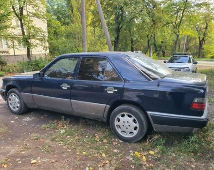 Синій Мерседес 200, об'ємом двигуна 2 л та пробігом 295 тис. км за 2600 $, фото 3 на Automoto.ua