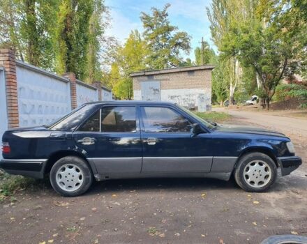 Синій Мерседес 200, об'ємом двигуна 2 л та пробігом 295 тис. км за 2600 $, фото 5 на Automoto.ua