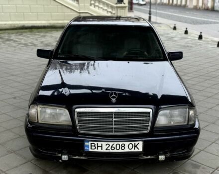 Синий Мерседес 200, объемом двигателя 1.8 л и пробегом 300 тыс. км за 1400 $, фото 1 на Automoto.ua