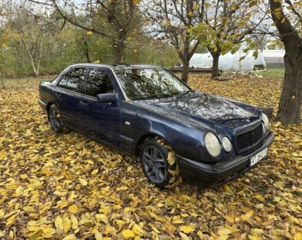 Синий Мерседес 200, объемом двигателя 2 л и пробегом 300 тыс. км за 1800 $, фото 2 на Automoto.ua