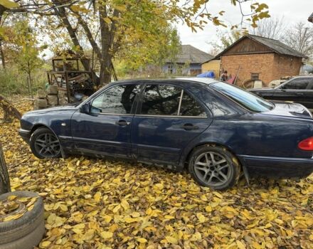 Синий Мерседес 200, объемом двигателя 2 л и пробегом 300 тыс. км за 1800 $, фото 7 на Automoto.ua