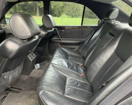 Мерседес 200 1996 у Здолбунове на Automoto.ua Синій Мерседес 200, об'ємом двигуна 2 л та пробігом 300 тис. км за 1900 $, фото 4 на Automoto.ua