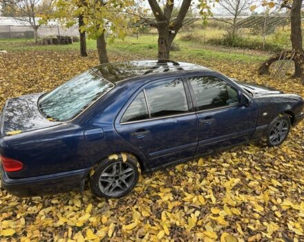 Синий Мерседес 200, объемом двигателя 2 л и пробегом 300 тыс. км за 1800 $, фото 4 на Automoto.ua