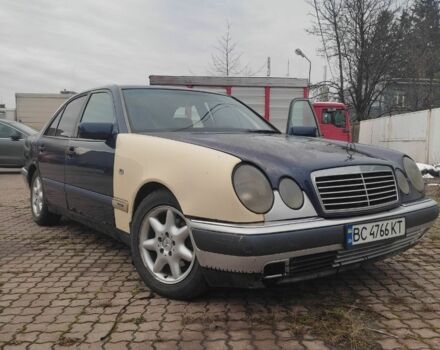 Синий Мерседес 200, объемом двигателя 2 л и пробегом 300 тыс. км за 1800 $, фото 4 на Automoto.ua