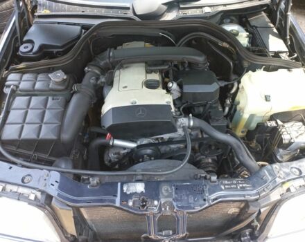 Синий Мерседес 200, объемом двигателя 2 л и пробегом 320 тыс. км за 3300 $, фото 7 на Automoto.ua