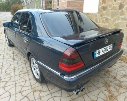 Синий Мерседес 200, объемом двигателя 2 л и пробегом 320 тыс. км за 3300 $, фото 4 на Automoto.ua