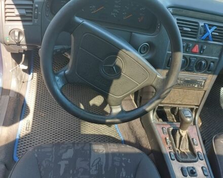 Синий Мерседес 200, объемом двигателя 2 л и пробегом 3 тыс. км за 1500 $, фото 3 на Automoto.ua