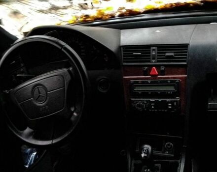 Синий Мерседес 200, объемом двигателя 1.8 л и пробегом 121 тыс. км за 650 $, фото 2 на Automoto.ua