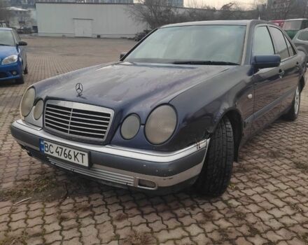 Синий Мерседес 200, объемом двигателя 2 л и пробегом 300 тыс. км за 1800 $, фото 1 на Automoto.ua