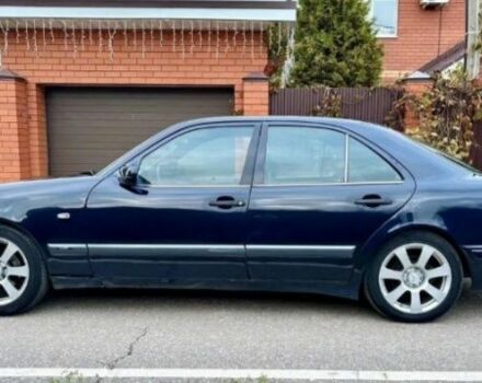 Синий Мерседес 200, объемом двигателя 2 л и пробегом 287 тыс. км за 2000 $, фото 1 на Automoto.ua